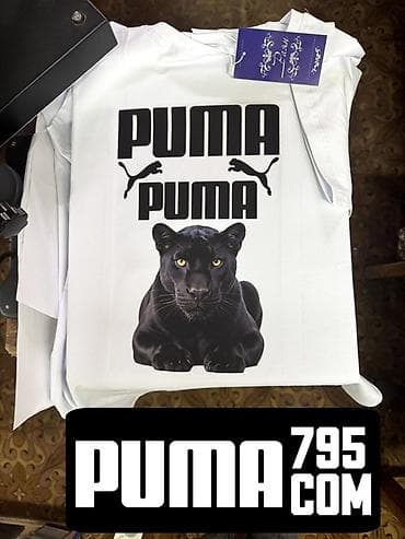 Белая футболка с крупным принтом PUMA: два фирменных логотипа сверху и