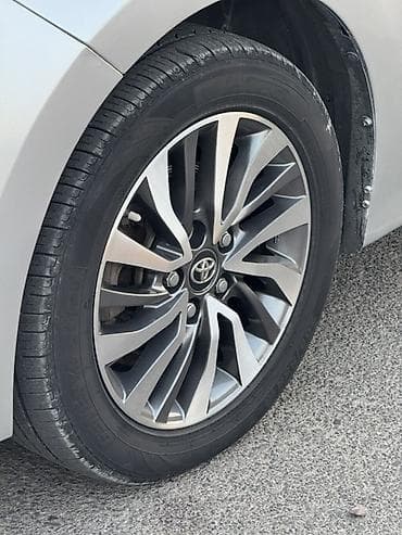 byd e2 2019: Toyota Corolla: 2020 г., 1.8 л, Вариатор, Гибрид, Седан — 6