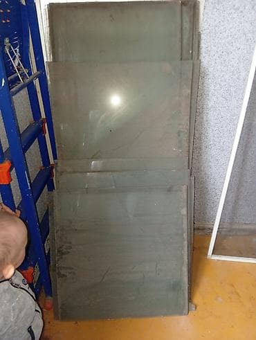 продам стекло: Листы оконного стекла, стопка разных размеров. Характеристики: - — 3