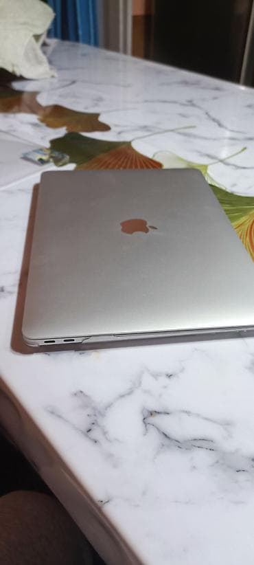 видео дрон: Ноутбук Apple (MacBook) 13.3 ", M1, ОЗУ, RAM: 8 ГБ — 2