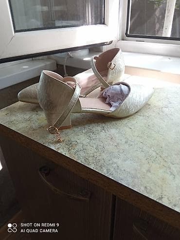 Женская обувь: Женская обувь – два варианта. Туфли-лодочки с ремешком Цвет — 1