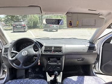 mazda 121: Volkswagen Golf: 2002 г., 1.4 л, Механика, Бензин, Хэтчбэк — 9