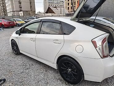 prius 2006: Toyota Prius: 2015 г., 1.8 л, Вариатор, Гибрид, Хэтчбэк — 2