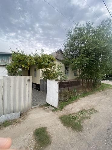 гаражи: Продаю дом! Год постройки 1989 кирпичный,на высокиз фундаментах,пол — 9
