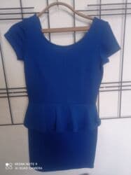 Киреге берилүүчү кийимдер: Платье-футляр насыщенного синего цвета с баской. - Крой: приталенное — 1