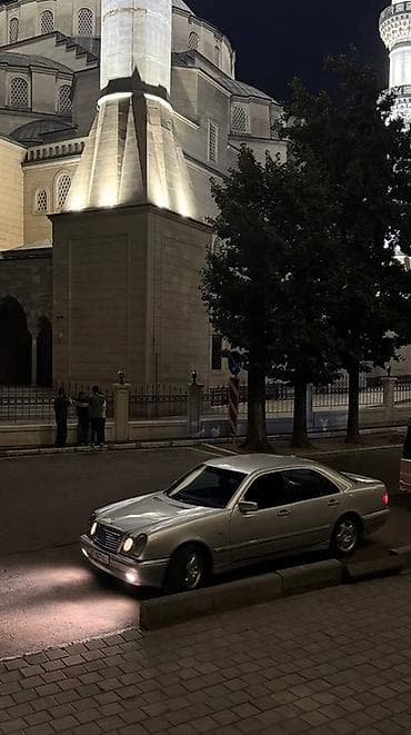 Mercedes-Benz E-Class: 1998 г., 3.2 л, Автомат, Бензин, Седан