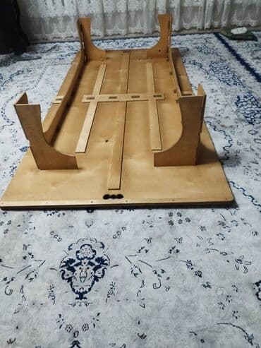 Стол собирается в конверт 2 метр ширина 1 метр 2 шт брала за 1 штук но