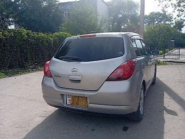 Nissan Tiida: 2004 г., 1.5 л, Автомат, Бензин, Хэтчбэк — 3