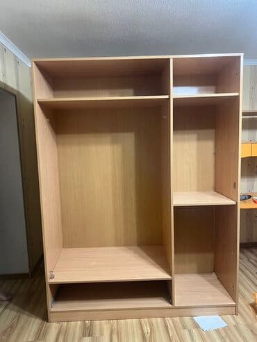 юношеский гарнитур: Юношеский гарнитур б/у
2 кровати 
Шкаф 1 для одежды
Компьютерный стол — 7