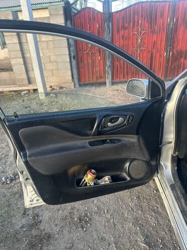 Mitsubishi Space Star: 2002 г., 1.5 л, Механика, Бензин, Универсал