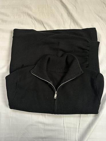 Набор женской одежды из базовых вещей. В комплекте: - Черный свитшот