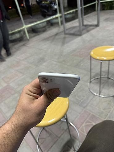 poco pro: IPhone 11, Б/у, 64 ГБ, Белый, Чехол, 65 % — 5