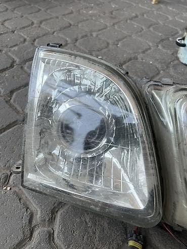 470: Комплект передних фар Универсальный 2001 г., Б/у — 1