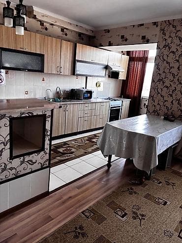 6: Сдаётся уютная трёхкомнатная квартира посуточно в Караколе. Рассчитана — 6