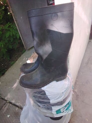 обувь для охоты: Продаю мужские резиновые сапоги, размер большой — 1