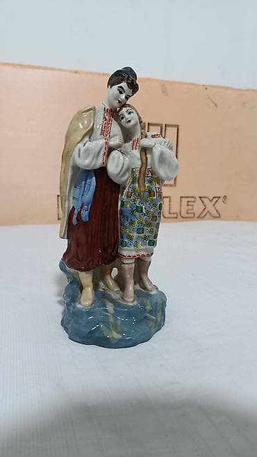 невеста ноября: Фарфоровая статуэтка «Пара в народных костюмах» - Материал: фарфор — 5