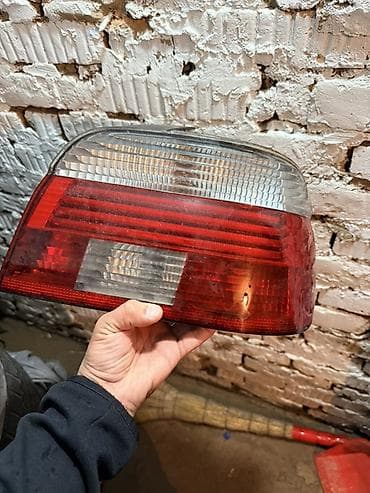 е34 стоп: Задний правый стоп-сигнал BMW 2002 г., Б/у, Аналог, Китай — 1