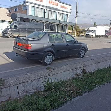 Volkswagen Vento: 1992 г., 1.8 л, Механика, Бензин, Седан