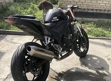 diska r13: Мотоцикл Yamaha в стиле streetfighter / naked, черного цвета. 400 куб — 2