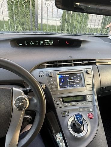 Toyota Prius: 2015 г., 1.8 л, Автомат, Гибрид, Хэтчбэк — 9