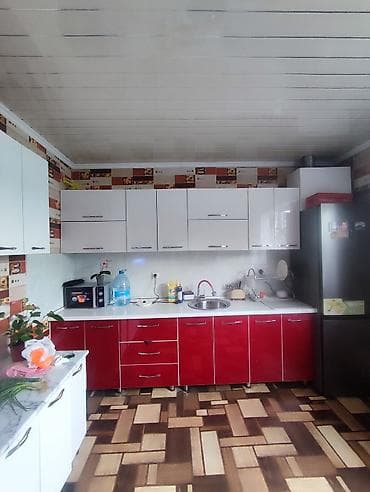 купить белый компьютерный стол: Кухонный гарнитур, Б/у, цвет - Красный — 1