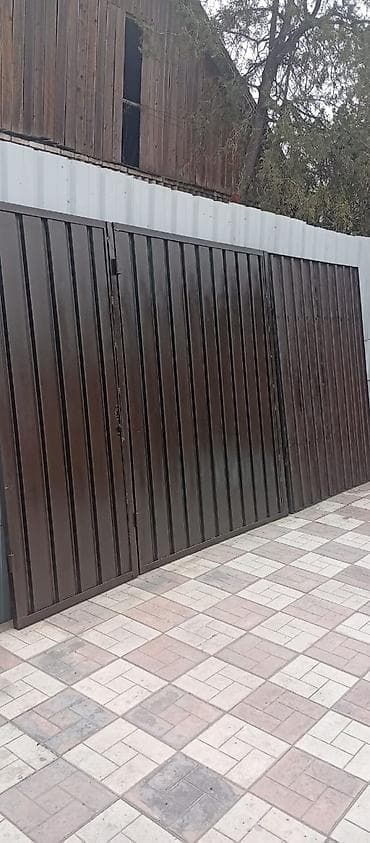 Металлические распашные ворота,продаю срочноразмер 4.20 на 2.05 at lalafo.kg Металлические распашные ворота,продаю срочноразмер 4.20 на 2.05