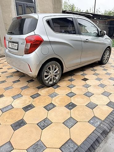 третий ряд сидение: Chevrolet Spark: 2017 г., 1 л, Автомат, Бензин, Хэтчбэк — 5