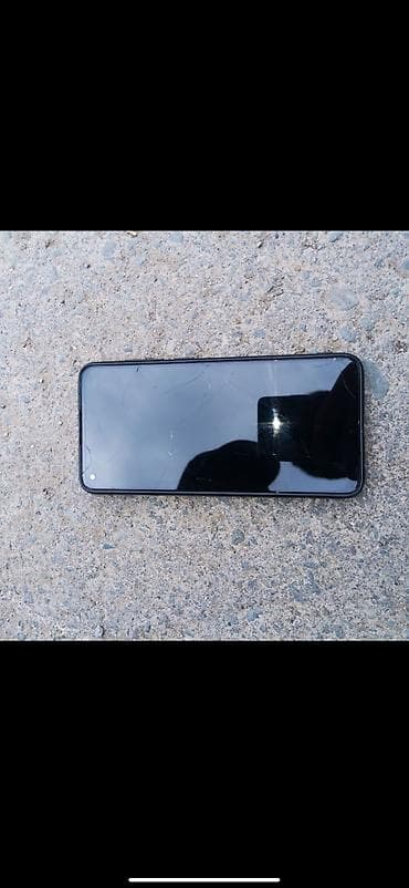 sony rx100: Смартфон с экраном с отверстием под фронтальную камеру в левом верхнем — 4