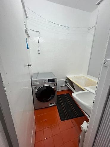 гараж в токмаке: 2 комнаты, 60 м², 106 серия, Косметический ремонт — 3