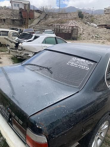 арзан матиз 1: BMW 5‑Series (E34), седан, черный цвет. Автомобиль после сильного — 2