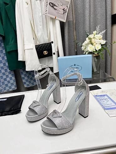 Босоножки, сандалии, шлепанцы: Босоножки, 37, Prada, Б/у, цвет - Серебристый — 1