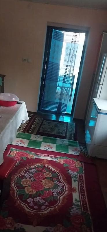 Үйлөрдү ижарага берүү: 68 м², 4 бөлмө, Забор, тосулган — 4