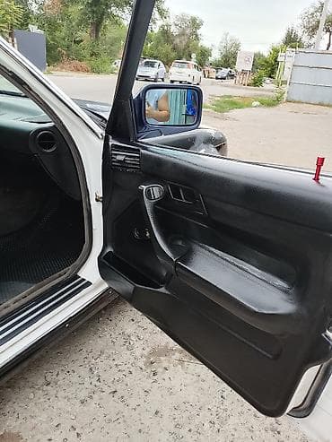 Транспорт: BMW 525: 1990 г., 2.5 л, Механика, Бензин, Седан — 6
