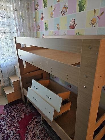 Кровати: Продаю двух ярусную кровать с матрацами и плюс тумба лесницей — 1
