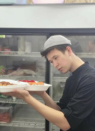 Повар Сушист. 3-5 лет опыта at lalafo.kg Повар Сушист. 3-5 лет опыта