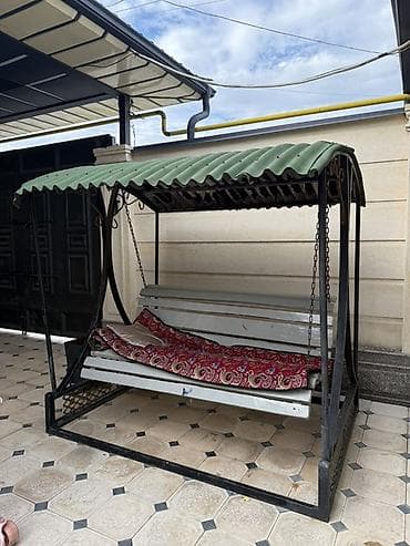 Садовые качели Металл, Со спинкой, С крышей at lalafo.kg Садовые качели Металл, Со спинкой, С крышей