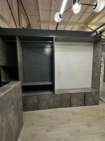 Туалетные столики: Продаю шкаф 
Длина 2.30
Высота 2.35 глубина 40 — 1