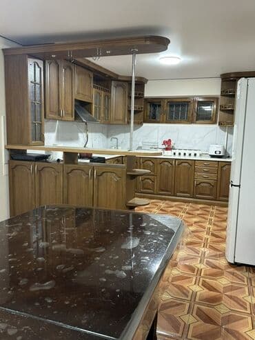 дом бишкек ак босого: Трехэтажный гостевой дом в стиле замкового особняка с облицовкой — 4