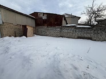 срочная продажа домов: Продаётся дом с двором и хозяйственными постройками. - Отдельно — 5