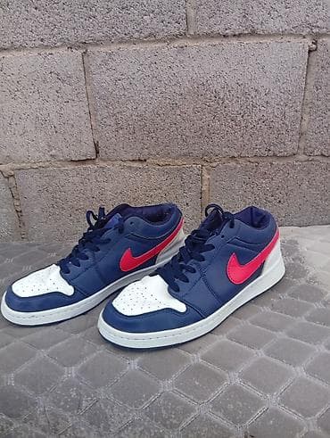 nike react: Продаю подростковую хорошую кроссовки брали за 2000 сом отдадим за — 3