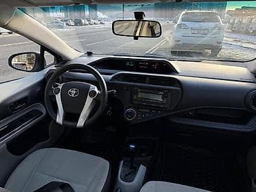 сиденья toyota: Toyota Aqua: 2013 г., 1.3 л, Вариатор, Гибрид, Хэтчбэк — 6