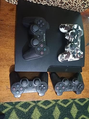 переходник для наушников и микрофона для ноутбука: PlayStation 3 (модель Slim) с комплектом из 4 геймпадов Состав: - — 3