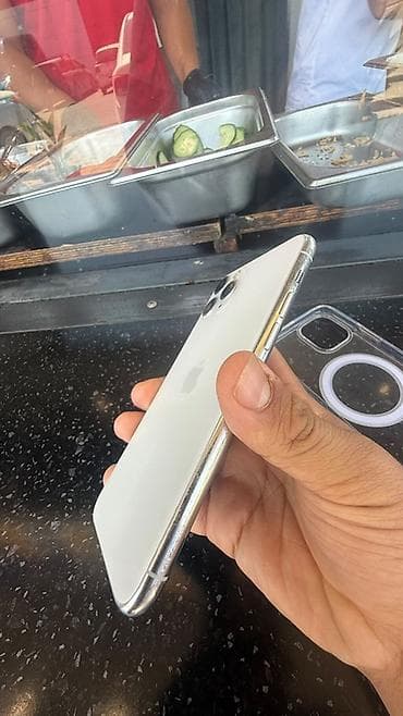 mini пк: IPhone 11 Pro, Б/у, 256 ГБ, Серебристый — 7