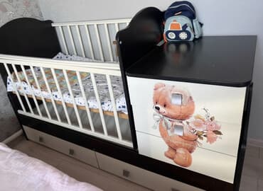 двер бишкек: Манеж керебет, Колдонулган, Комоду менен, Башка материал — 1