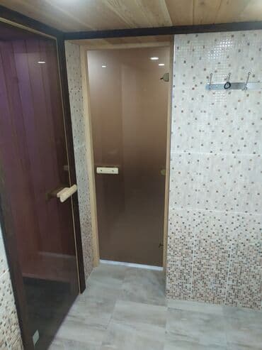 Продаю стеклянные двери для бани