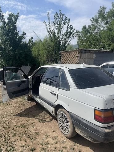 салон машины: Volkswagen Passat: 1988 г., 1.8 л, Механика, Бензин, Седан — 1