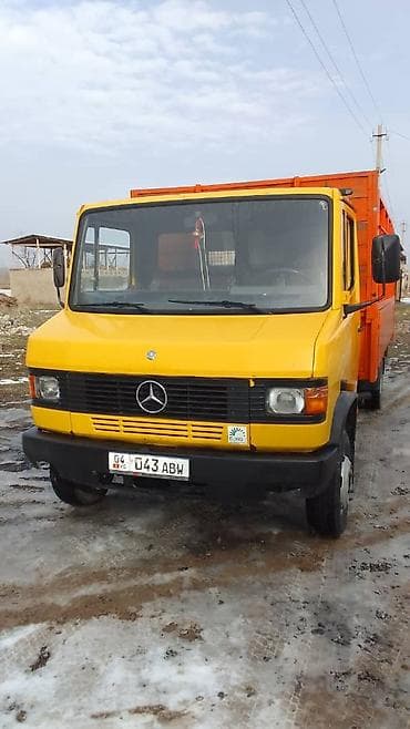 Транспорт: Грузовой автомобиль Mercedes-Benz с бортовой/фургонной платформой. - — 2