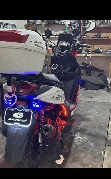 bmw e24: Макси-скутер Honda, 150 куб. см, Бензин — 4