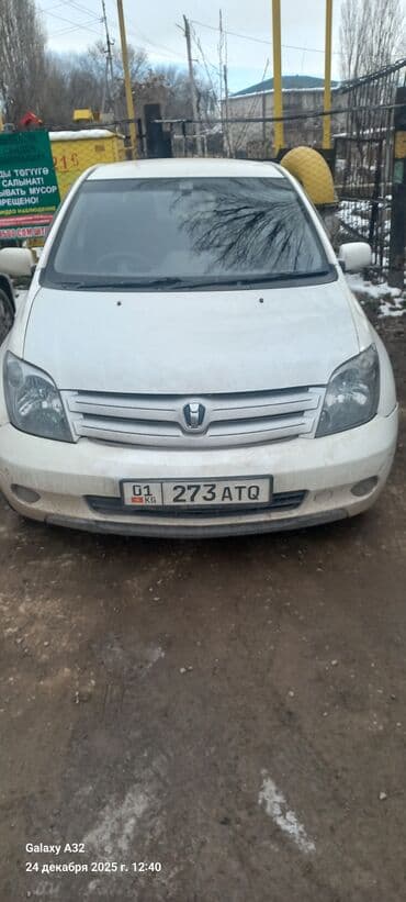 mini cooper: Продаётся компактный 5‑дверный хэтчбек белого цвета. Основные — 2