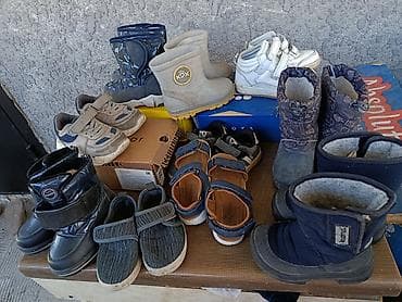 Детская обувь набором: зимняя, демисезонная и летняя. Состав: -